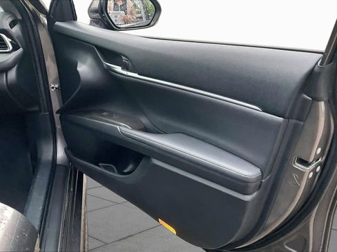 Used 2021 Toyota Camry XSE FWD image 18