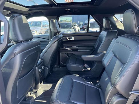 Used 2020 Ford Explorer XLT w/ Equipment Group 202A image 10
