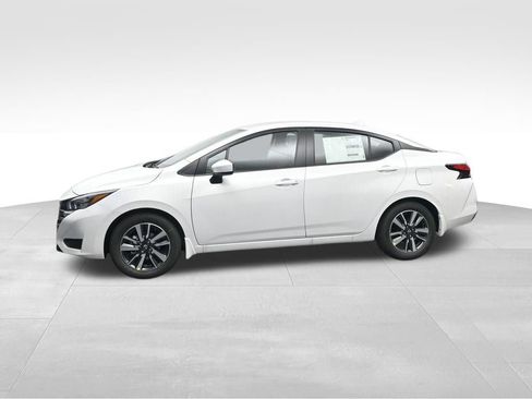 Used 2025 Nissan Versa SV w/ Trunk Package FWD image 2