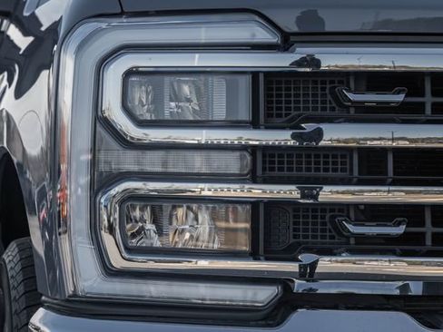 Used 2023 Ford F250 Lariat w/ Chrome Package image 13