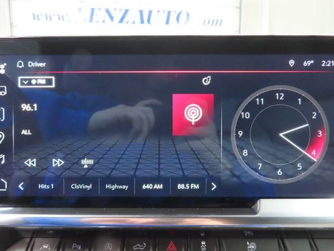 Used 2023 GMC Sierra 1500 SLT w/ SLT Convenience Package image 25