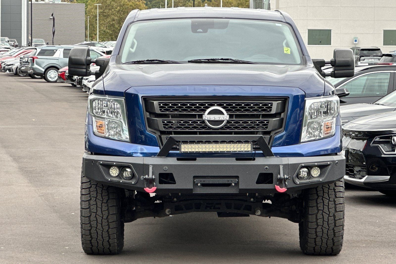 Used 2023 Nissan Titan SV w/ SV Convenience Package AWD/4WD image 9