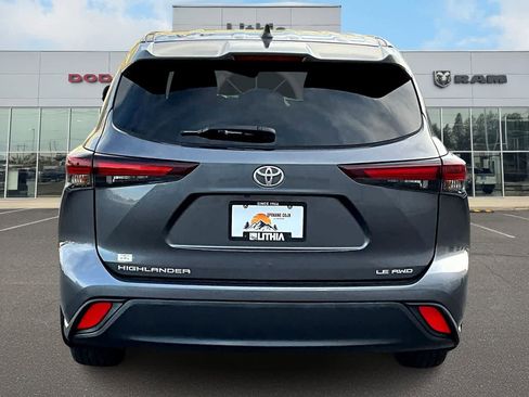 Used 2024 Toyota Highlander LE AWD/4WD image 5