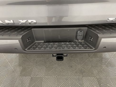 Used 2024 Nissan Titan SV w/ SV Convenience Package image 7