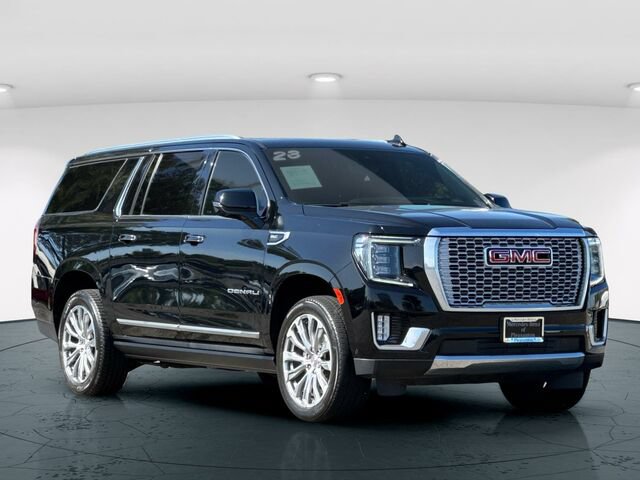 Used 2023 GMC Yukon XL Denali w/ Denali Reserve Package AWD/4WD image 8