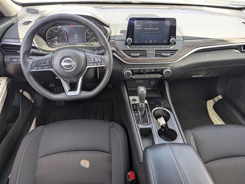 Used 2024 Nissan Altima 2.5 SV FWD image 28
