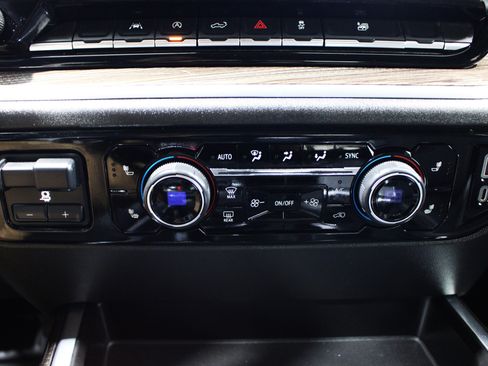 Used 2023 Chevrolet Silverado 1500 RST w/ Redline Edition AWD/4WD image 16