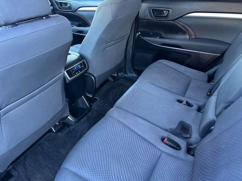 Used 2019 Toyota Highlander LE image 14