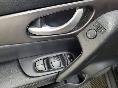 Used 2015 Nissan Rogue SV FWD image 27