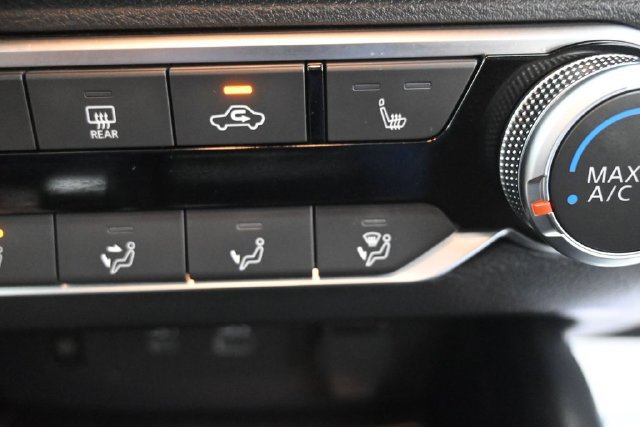 Used 2023 Nissan Altima 2.5 SV w/ SV Premium Package FWD image 32