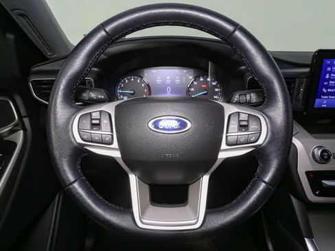 Used 2023 Ford Explorer XLT w/ Equipment Group 202A AWD/4WD image 29