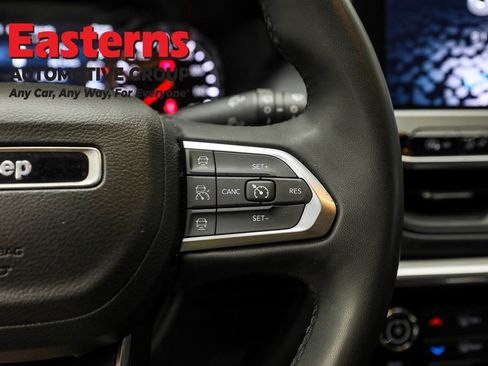 Used 2023 Jeep Compass Limited image 16