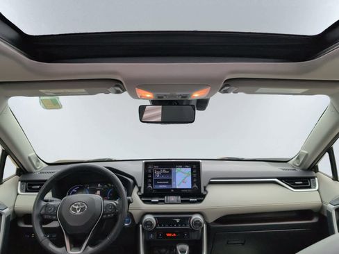 Used 2019 Toyota RAV4 Limited image 14