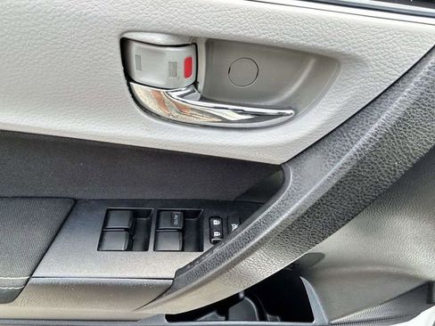Used 2017 Toyota Corolla LE FWD image 13