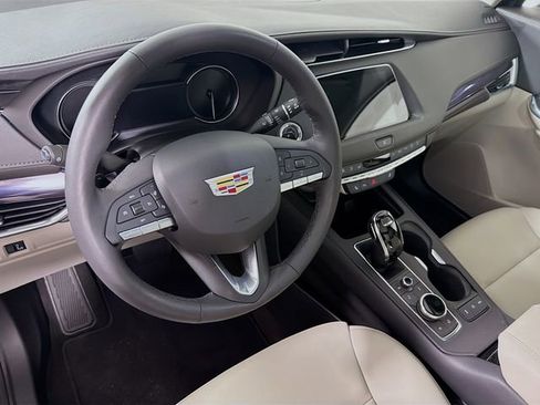 Used 2023 Cadillac XT4 Luxury w/ Cold Weather Package AWD/4WD image 11