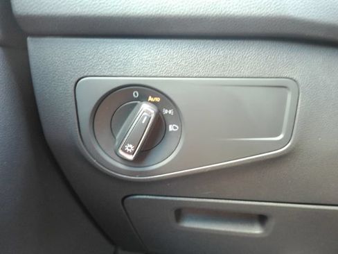 Used 2022 Volkswagen Tiguan SE w/ Panoramic Sunroof Package FWD image 35