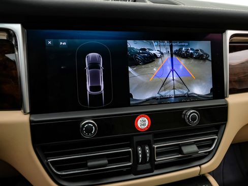 Used 2024 Porsche Macan image 26