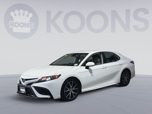 Used 2022 Toyota Camry SE FWD image 5