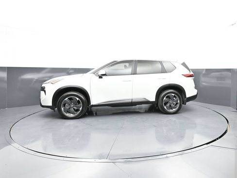 Certified 2026 Nissan Rogue SV AWD/4WD image 4
