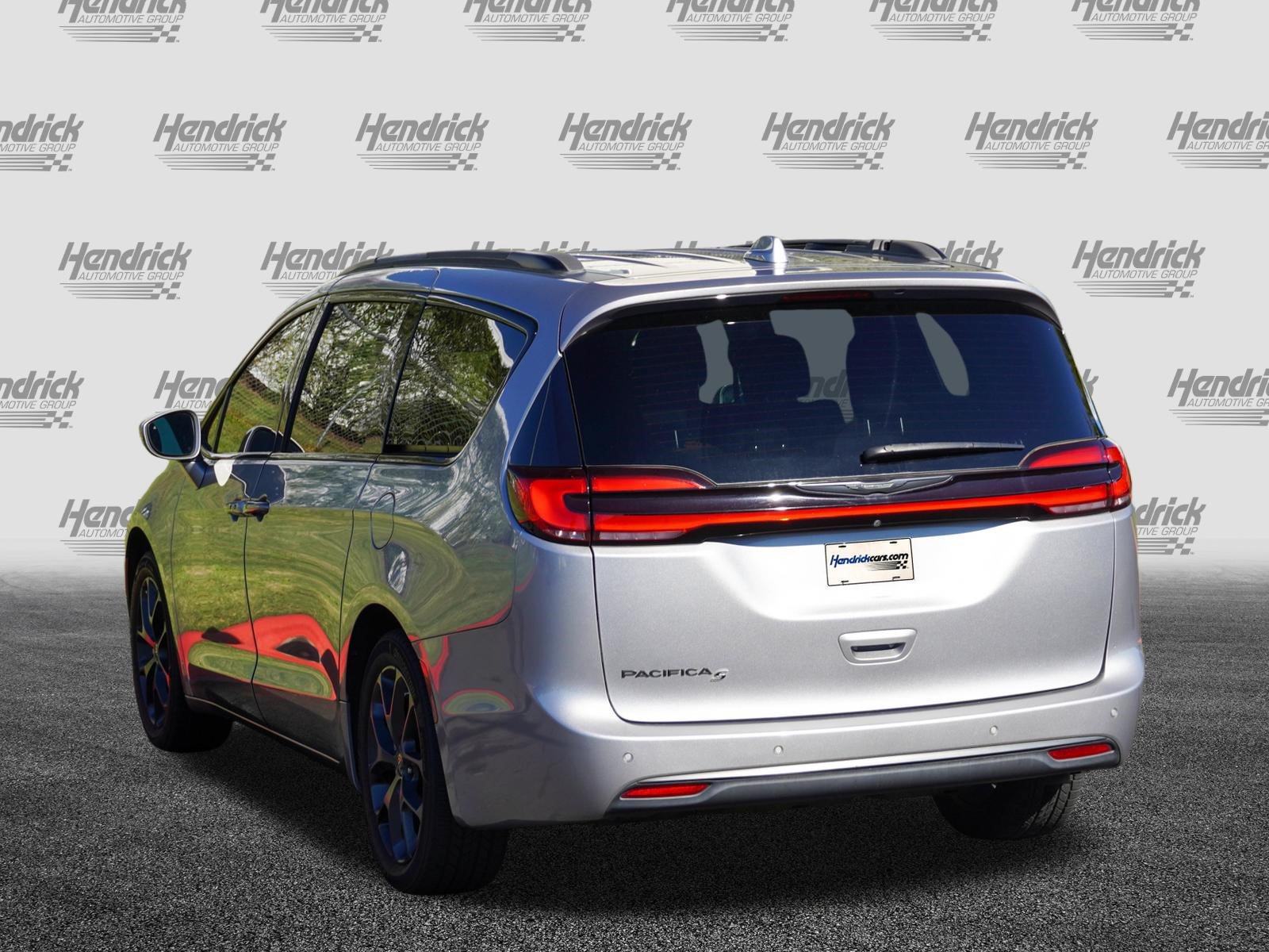 Used 2021 Chrysler Pacifica Touring w/ S Appearance Package FWD image 6