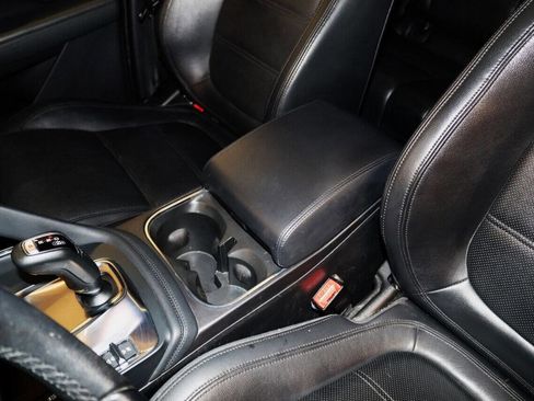 Used 2020 Jaguar E-PACE SE image 63