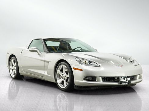 Used 2005 Chevrolet Corvette Coupe w/ Preferred Equipment Group RWD image 7