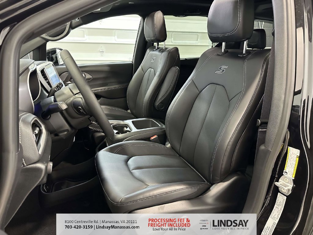 New 2026 Chrysler Pacifica Select w/ S Appearance Package FWD image 17