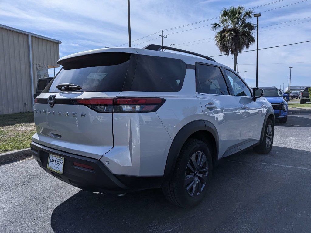 Used 2025 Nissan Pathfinder SV FWD image 2