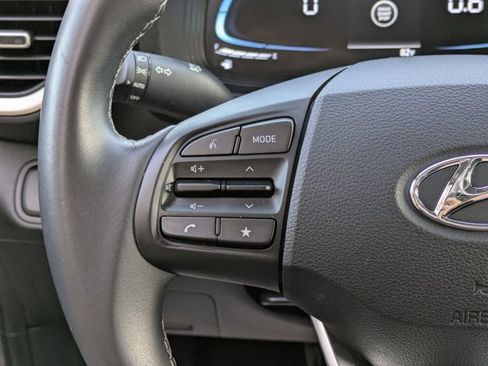 Used 2025 Hyundai Venue SEL image 13