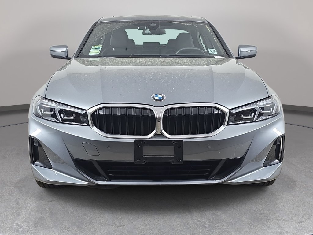 Used 2025 BMW 330i xDrive Sedan w/ Convenience Package AWD/4WD image 3