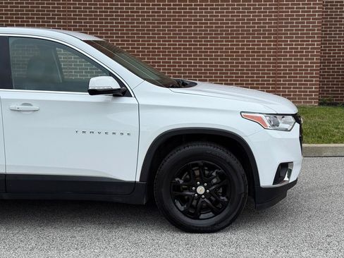Used 2020 Chevrolet Traverse LT w/ LPO, Black Accent Package AWD/4WD image 17