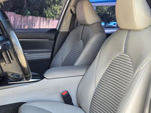 Used 2022 Toyota Camry SE FWD image 13