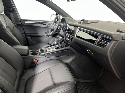 Certified 2025 Porsche Macan image 18