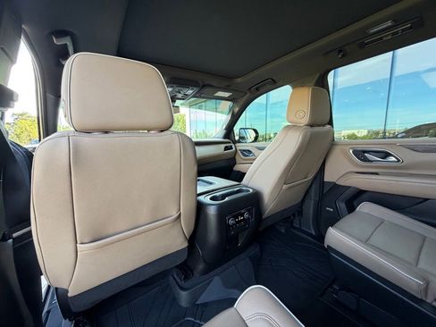 Used 2023 Chevrolet Suburban Premier AWD/4WD image 16