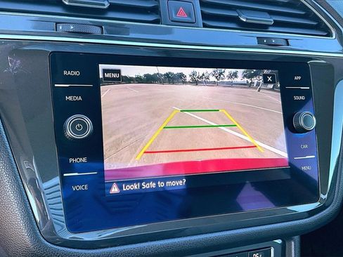 Used 2019 Volkswagen Tiguan SE w/ Panoramic Sunroof Package image 14