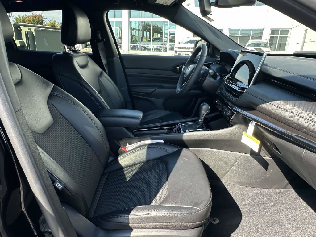 Used 2026 Jeep Compass Latitude AWD/4WD image 13