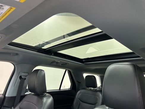 Used 2021 Ford Explorer XLT w/ Equipment Group 202A image 25