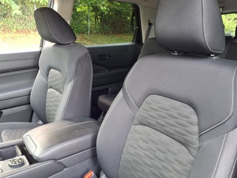 Used 2025 Nissan Pathfinder SV AWD/4WD image 15