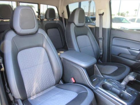 Used 2019 Chevrolet Colorado Z71 w/ Z71 Midnight Edition image 10