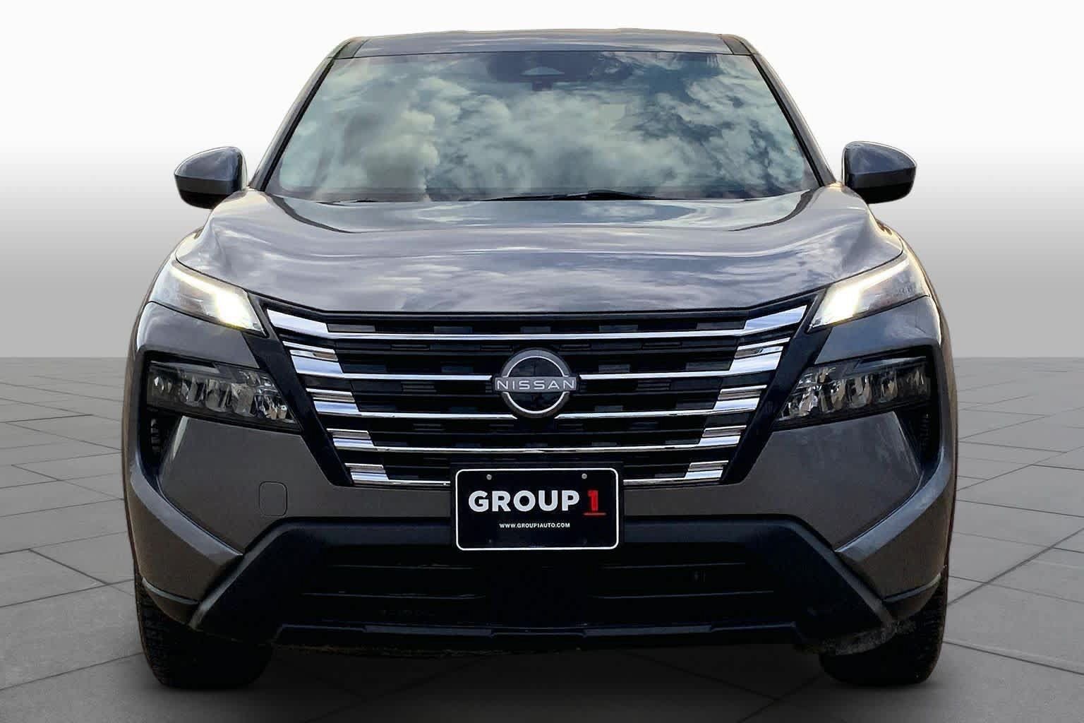 Used 2024 Nissan Rogue SV AWD/4WD image 4