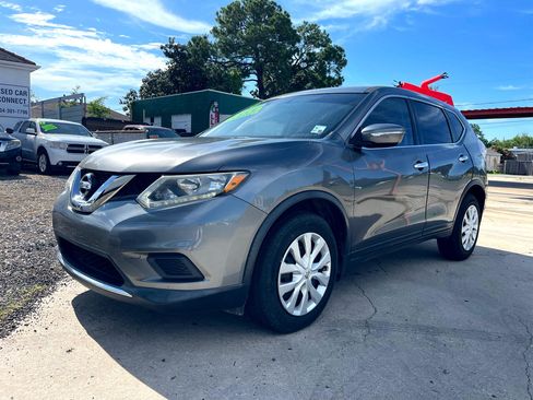 Used 2015 Nissan Rogue S image 1