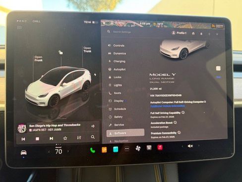 Used 2022 Tesla Model Y Long Range image 18