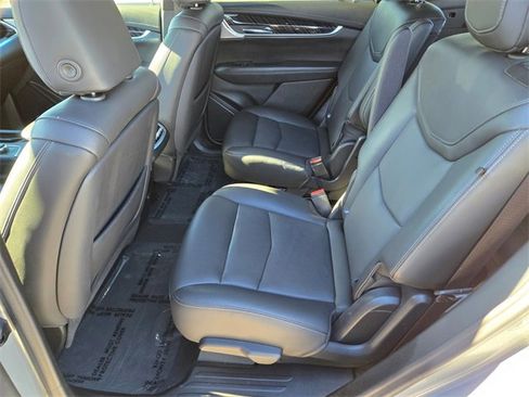 Used 2025 Cadillac XT6 Premium Luxury image 14
