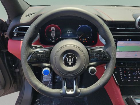 Used 2025 Maserati Grecale Trofeo AWD/4WD image 21