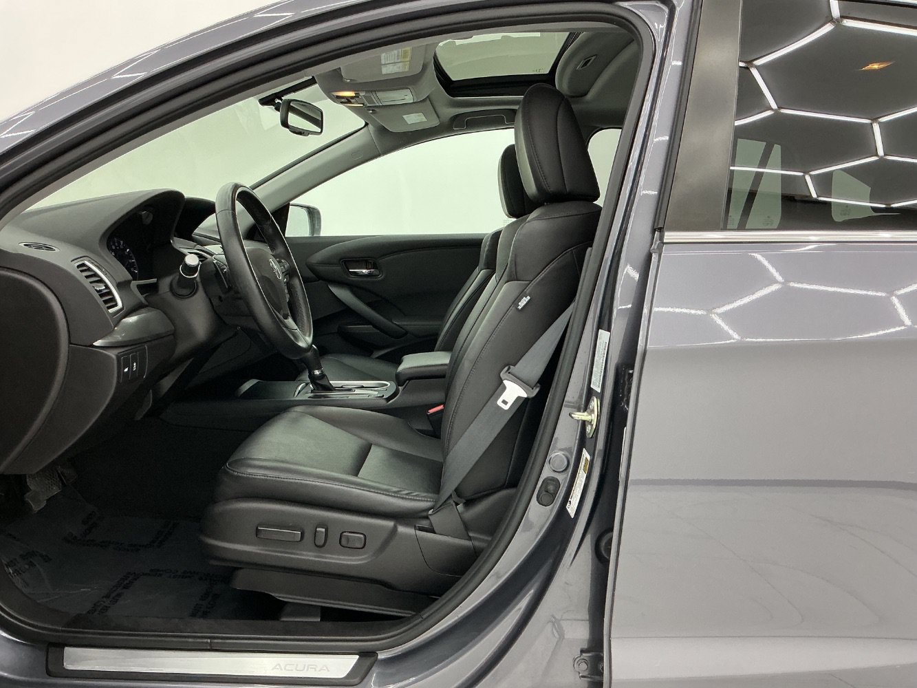 Used 2017 Acura RDX w/ Technology Package FWD image 14