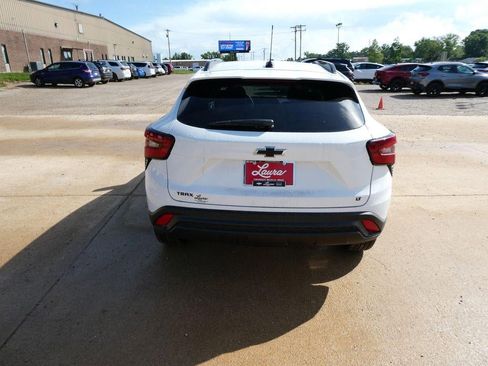New 2026 Chevrolet Trax LT w/ Midnight Edition FWD image 5
