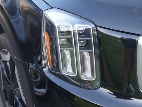 Used 2025 Kia Telluride S FWD image 8