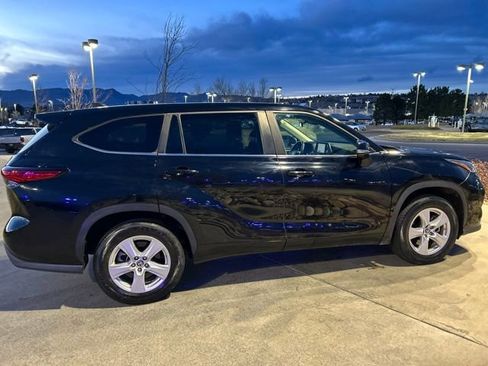 Used 2023 Toyota Highlander LE image 9