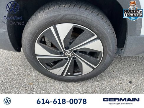 Used 2025 Volkswagen Taos SE AWD/4WD image 14