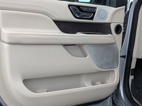 Used 2021 Lincoln Navigator Reserve w/ Luxury Package image 14